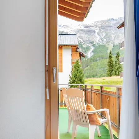 In And Out With Glacier Views Snowfun 25 Holiday home